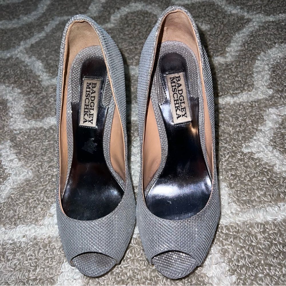 Badgley Mischka silver shoes size 6